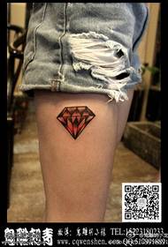 Krvavi dijamantski uzorak tetovaže na nogama