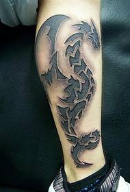 Naka-istilong simpleng dragon totem tattoo