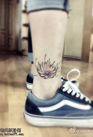 Uzorak tetovaže lotosa za noge