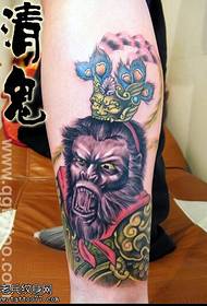 Kruda koloro Qitian Dasheng Sun Wukong tatuaje ŝablono