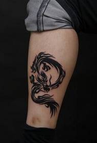 Tatuaje de tótem de dragón de moda de ternera