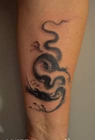 Abstraktné malé tetovanie dračí mora