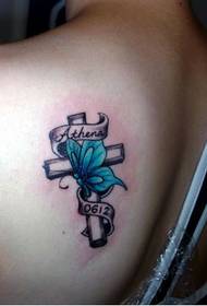 Polecam piękny obraz tatuażu motyl na ramieniu krzyż kolor kobiety