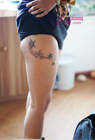 Снимка на татуировка на бедрото на метеор