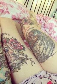 Image de modèle de tatouage personnalisé main fille jambe main