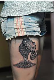 性感的女性雙腿漂亮的黑白大象紋身圖案