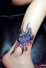 Летающие красочные ласточки нога татуировки картинки