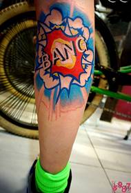 Radošs jauns tetovējums ar sprādzienbīstamu tetovējumu