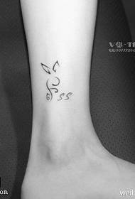 Enkelt og sjenerøst tatoveringsmønster for kanin