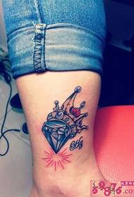 Девојка теле дијамант круна тетоважа шема на слика
