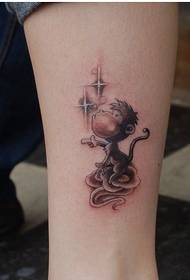 Картина татуировки ноги милой обезьяны ноги