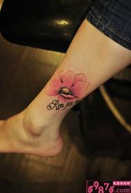 Poză de tatuaj cu flori strălucitoare