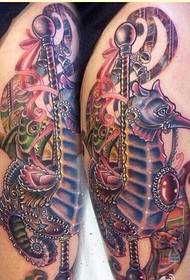 Qaab shaqsi ahaaneed oo loo yaqaan 'hippocampus tattoo tattoo' si loogu raaxeysto sawirka