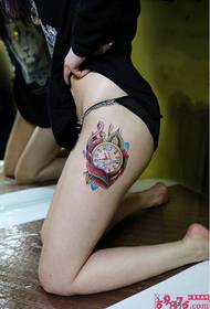 Krása stehna růže hodiny módní tetování obrázky
