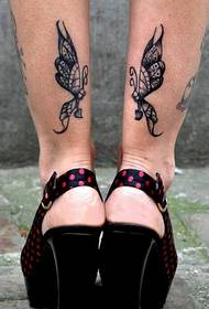 تصویروں سے لطف اندوز ہونے کے لئے خواتین کی ٹانگوں تیتلی ٹیٹو پیٹرن