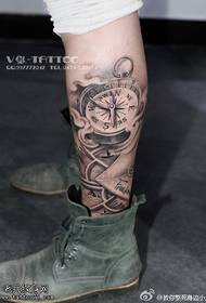 Skaists un elegants pulksteņa tetovējuma modelis