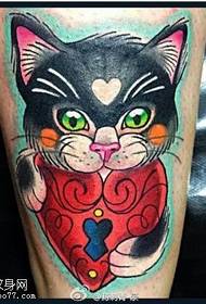 Patrón de tatuaje de bloqueo de gato de color de pierna