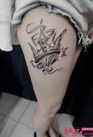 Beautiful Crown English Thigh Tattoo Picture