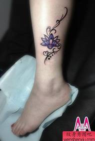 Miyendo ya atsikana otchuka okongola mawonekedwe a totem lotus tattoo