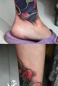 Beautiful lotus flower tattoo pattern for girls' legs