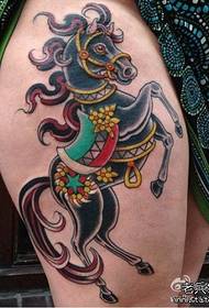 Μοντέλο ποδιών κλασικό μοτίβο τατουάζ άλογο