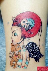 Dievča stehno kreslený portrét tetovanie vzor