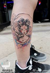 ການສັກຢາສະຜົມ tattoo geisha ຂາສີຂາ