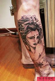 Tattoo Hall doporučuje tetování černobílé geisha nohy