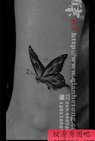 Modeli i tatuazhit të vogël dhe të bukur të zi dhe të bardhë flutur për këmbët e vajzave