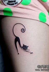 La mejor tienda de tatuajes recomendó un patrón de tatuaje de gatito de pierna
