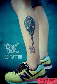 Black and white key tattoo pattern popular in the leg