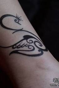 Yammata kafafu kyawawan totem swan tattoo tsarin