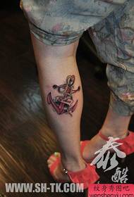 Популарне класичне девојке за ноге сидрише се узорак тетоваже