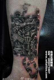 Tattoo recomienda un tatuaje mecánico de pierna