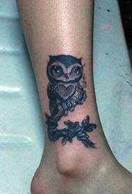 Tsela e ntle ea pop owl ea tattoo maotong