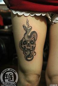 Ženske noge Viper tetovaže dijele tetovaže