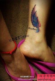 Trabalhos de tatuagem de asas de perna fresca pequena