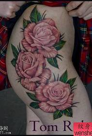 A leg rose tattoo tattoo work is shared by the tattoo hall
