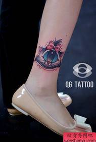 Motif de tatouage de chat borgne petit et cool pour les jambes des filles