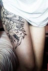Девојки за нозе црна сива роза европска и американска шема на тетоважи