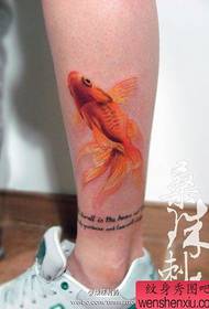Beautiful and beautiful colored goldfish tattoo pattern on the legs