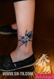 A spider tattoo pattern that is very popular in the legs.