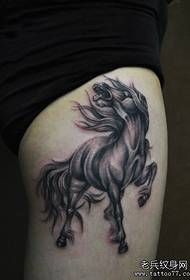 Patas fermosas, fermoso patrón de tatuaxe de cabalo