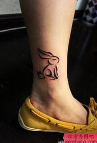 Oulike pop tom bunny tattoo patroon vir bene vir meisies