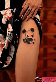 Pokaz tatuażu, polecam tatuaż z pandą nóg