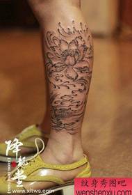 Beautiful and popular freehand squid lotus tattoo pattern on the legs