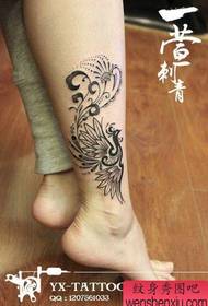 Čudovit in lep vzorec tetovaže totem Phoenix za noge deklet