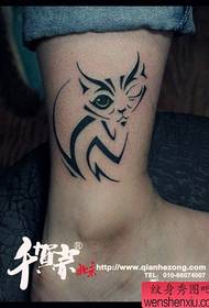 Populært totem katt tatoveringsmønster for jentebeina