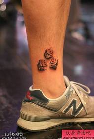 Tatuoinnit jakavat jalat skorpionitatuoinnit