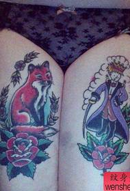 Patrón de tatuaje de zorro color de piernas de mujer